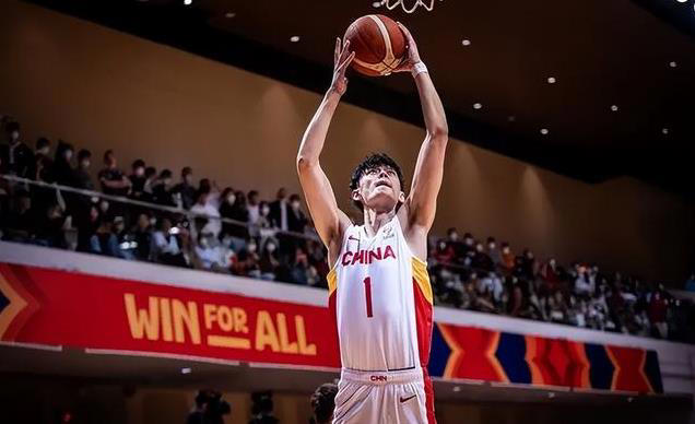 炸裂！突然壮成詹姆斯！中国男篮NBA级别四号位