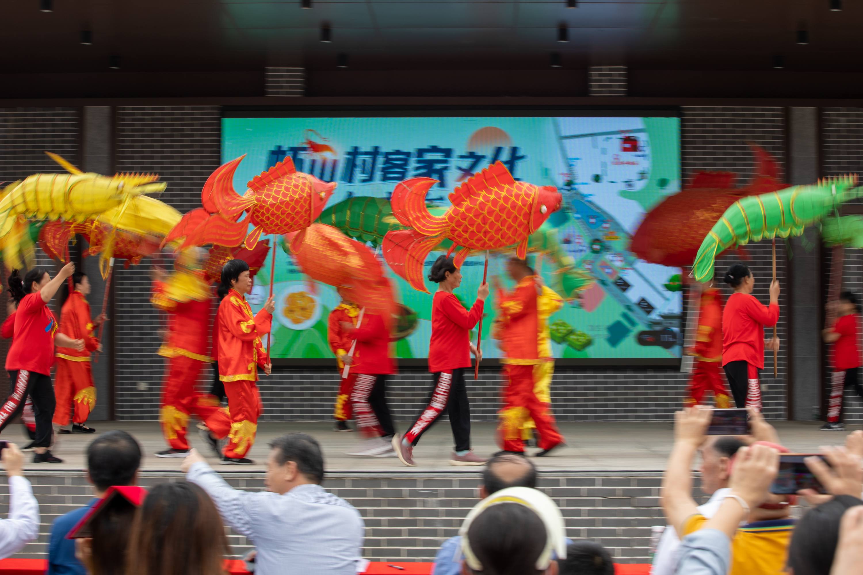 2023年5月1日，斗门区白蕉镇虾山村热闹非凡，上千名游客来到虾山村，参加客家风情浓郁的美食嘉年华活动。珠海传媒集团记者 梁冠贤 摄.jpg