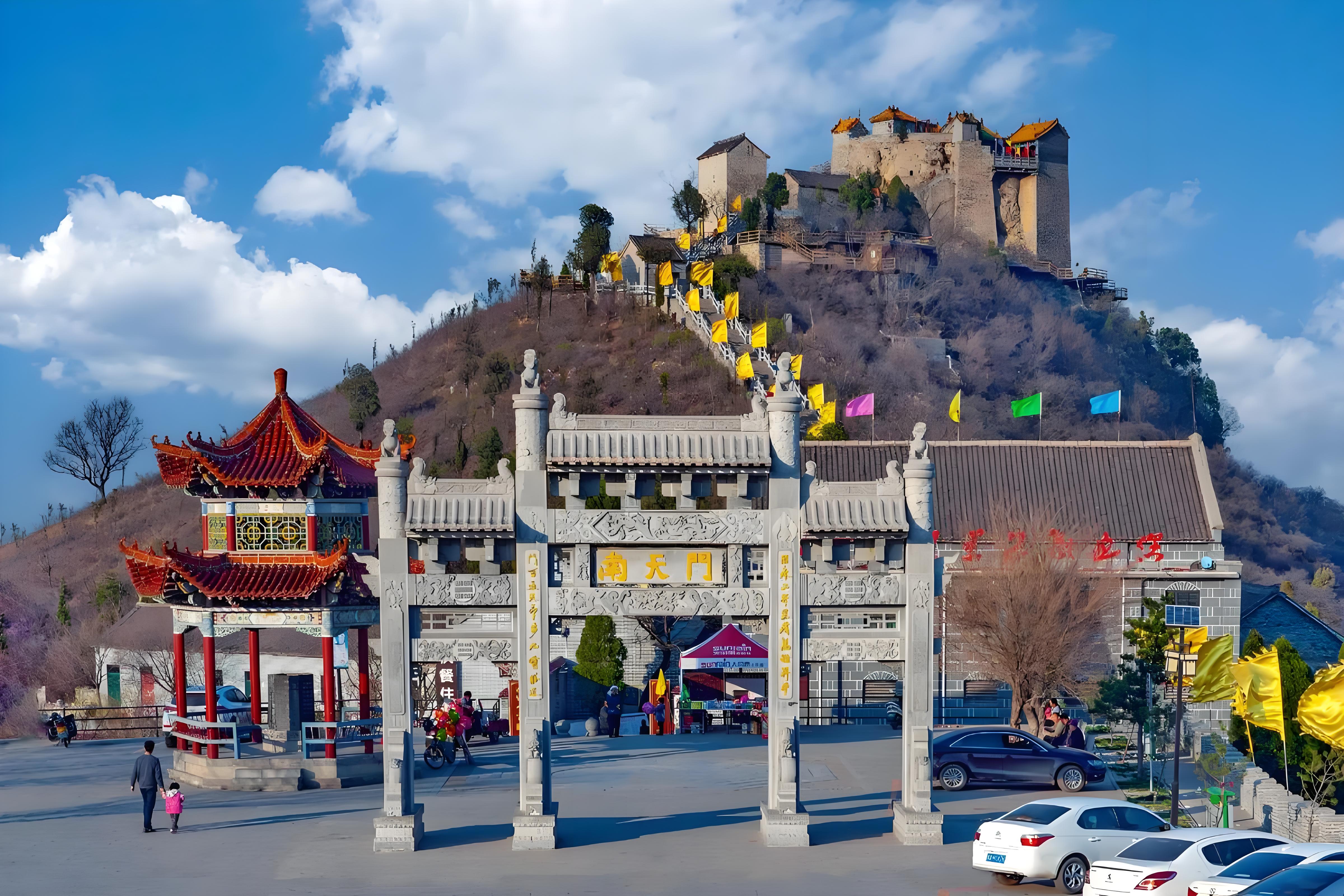 林州柏尖山仙境:漫山红叶映古刹,乡村振兴新画卷!