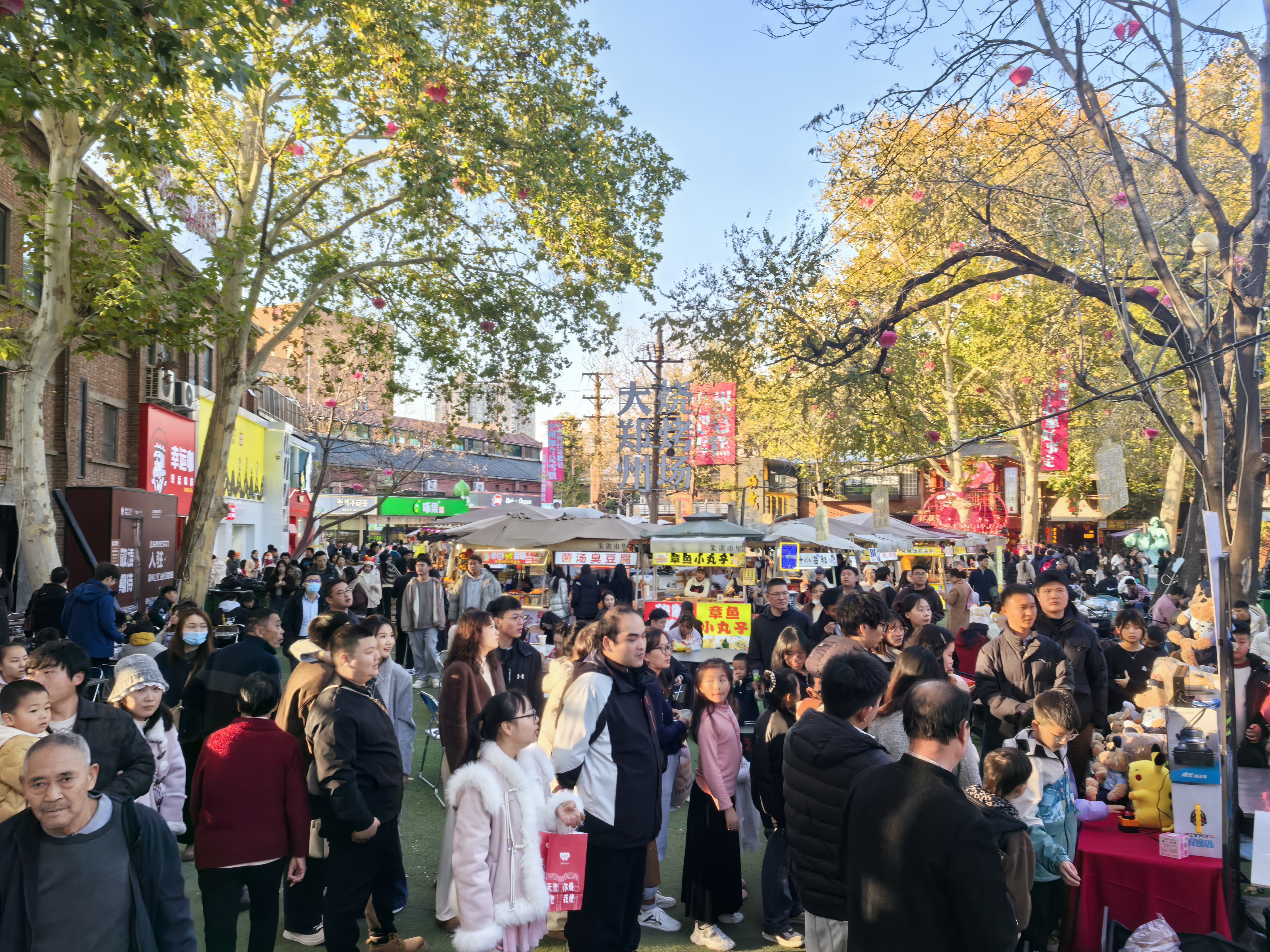 花“Young”新经济丨地摊经济 都市里的人间烟火气