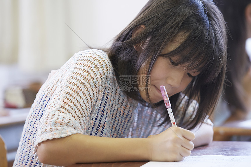 小学考试的学生高清图片下载-正版图片502040443-摄图网