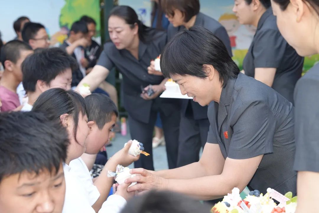 发蛋糕.JPG