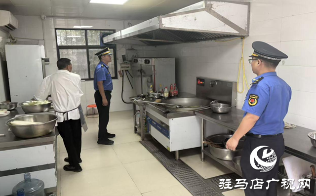 驻马店市示范区城管局开展露天烧烤及餐饮油烟整治工作