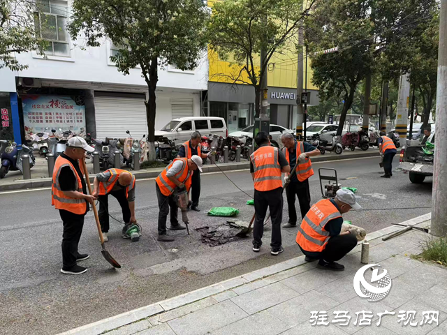 经济开发区城市管理局修缮路面 确保群众出行安全