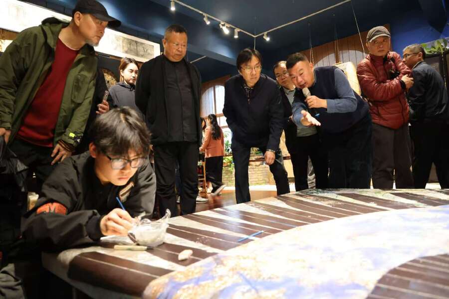 中國美術(shù)界大咖齊聚一堂 共話“商丘美術(shù)現(xiàn)象”