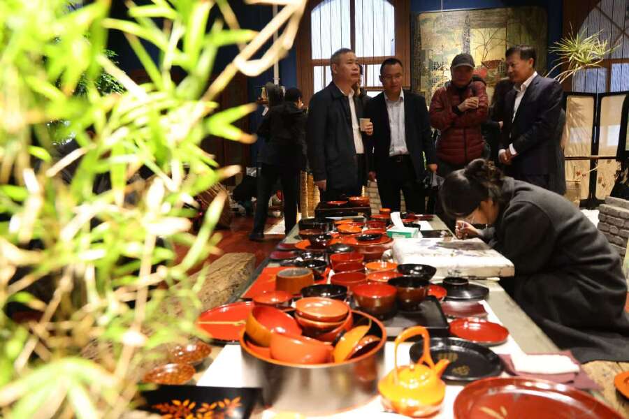 中國美術(shù)界大咖齊聚一堂 共話“商丘美術(shù)現(xiàn)象”
