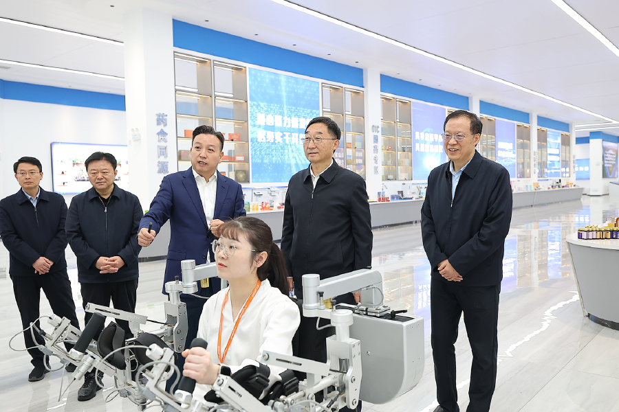 劉寧到漯河市臨潁縣源匯區(qū)調(diào)研時強調(diào):推動黨的二十屆四中全會精神落實落細 不斷開創(chuàng)高質(zhì)量發(fā)展高效能治理新局面