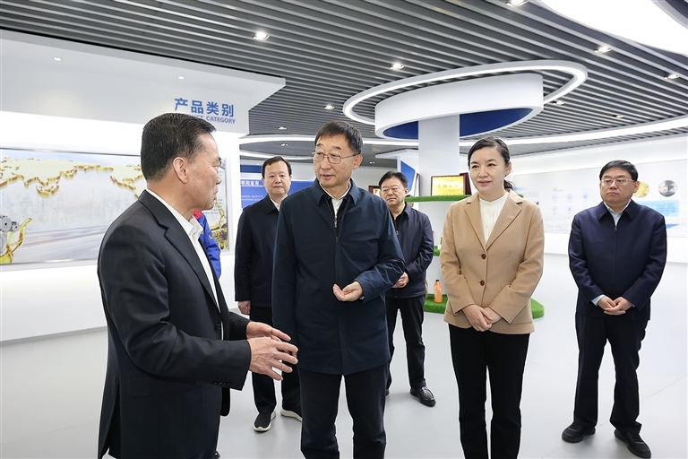 劉寧到信陽市平橋商城固始淮濱調研時強調：推動創(chuàng)新鏈與產業(yè)鏈深度融合 以新發(fā)展理念引領高質量發(fā)展