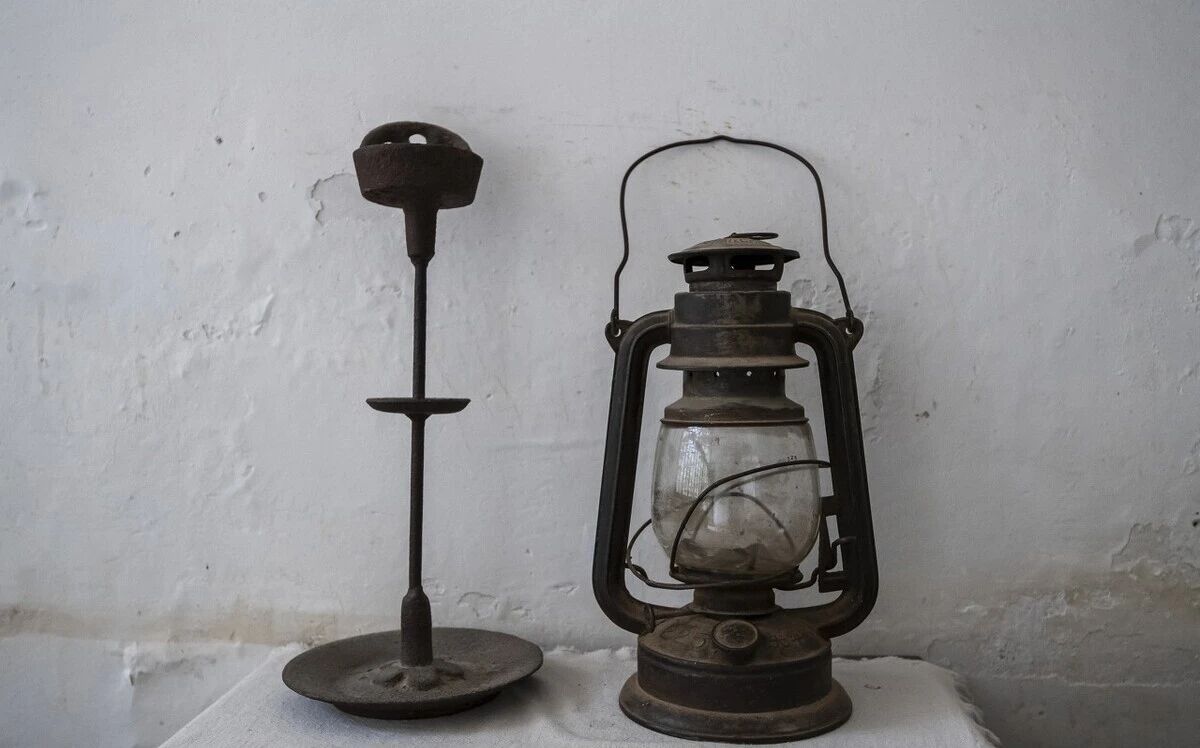 90年代鄉村場景中的老式馬燈