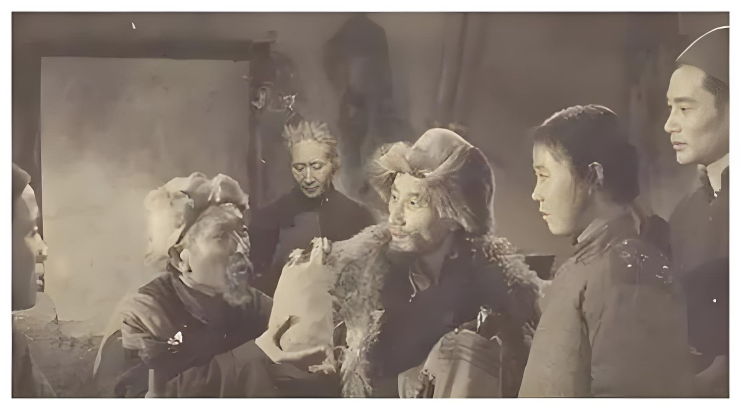 白毛女为什么不嫁给黄世仁?问这种问题的人,早已被偶像剧洗脑—顶端新闻