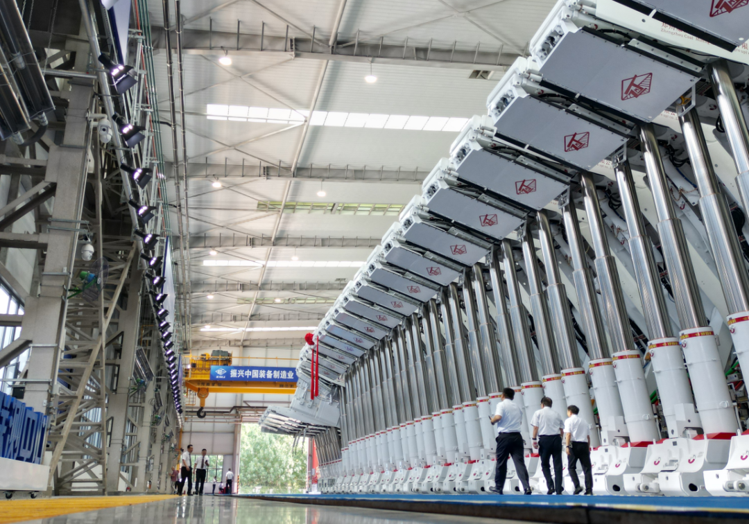 河南省委書記劉寧：構(gòu)建以先進(jìn)制造業(yè)為骨干的現(xiàn)代化產(chǎn)業(yè)體系 為制造強(qiáng)國網(wǎng)絡(luò)強(qiáng)國建設(shè)貢獻(xiàn)河南力量