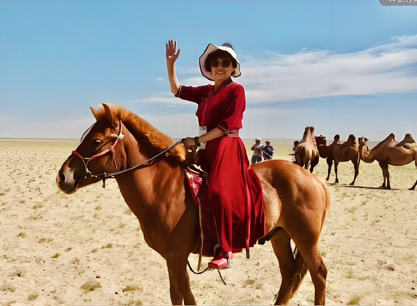 图片[3]-桂清扬｜马背上的诗人萨仁图娅-华闻时空