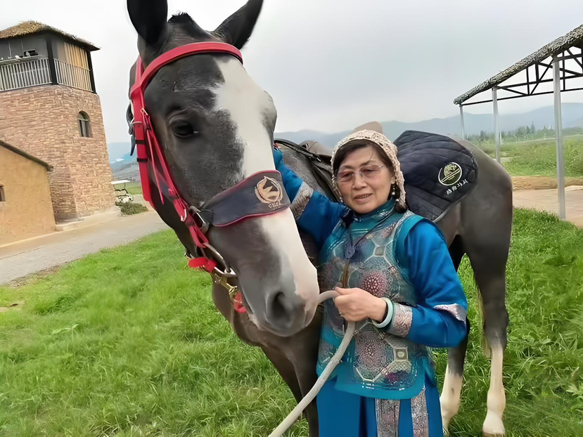 图片[4]-桂清扬｜马背上的诗人萨仁图娅-华闻时空