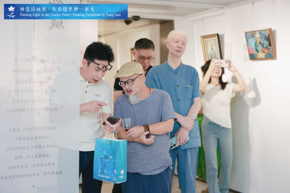 杨莲：我们都曾活在夹缝里，而她选择种下一束光（图20）