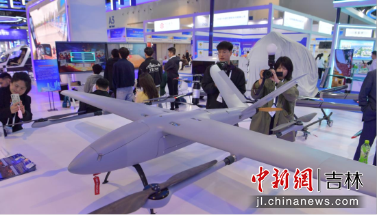 净月高新区低空经济首次以组团形式集中亮相长春光博会 刘栋/摄