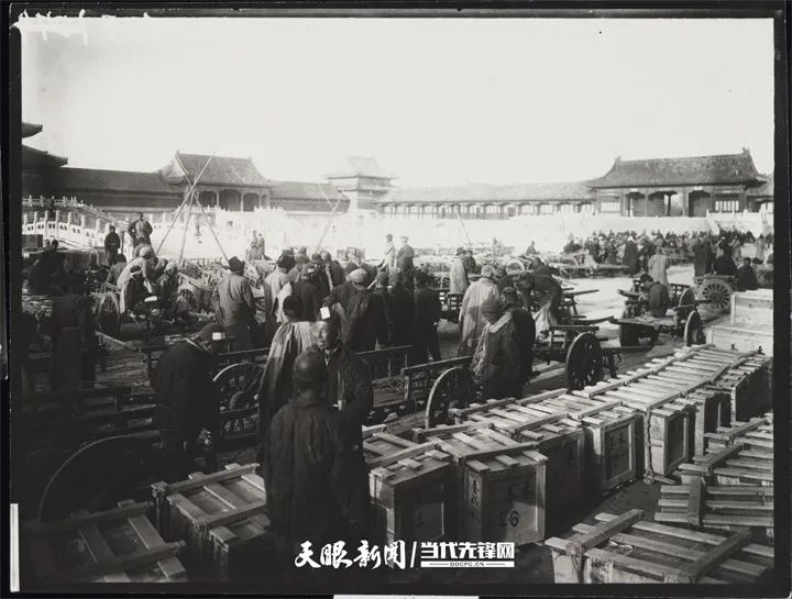 17503692052189.jpg 故宫文物南迁搬运。(图源:故宫博物院).jpg