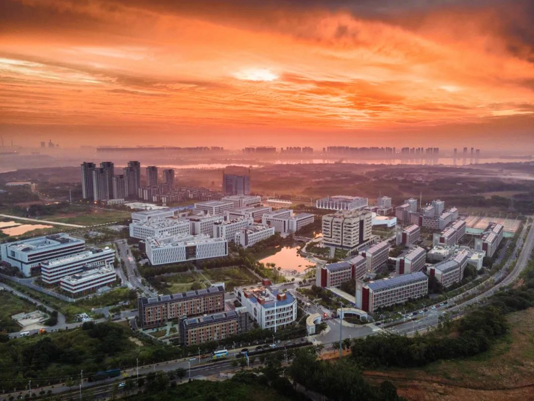 《未来城朝霞》 中国地质大学(武汉)未来城校区.jpg