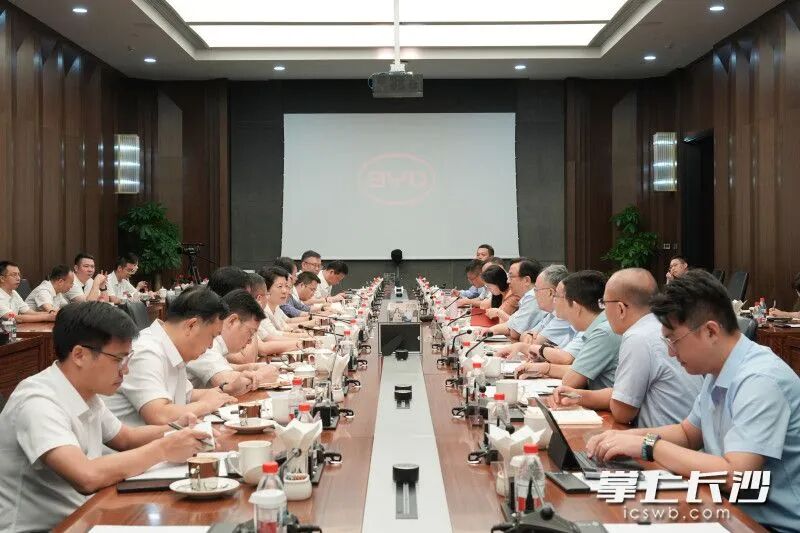 9月11日至12日，省委常委、市委書記吳桂英深入粵港澳大灣區(qū)招商考察，在比亞迪股份有限公司座談交流。