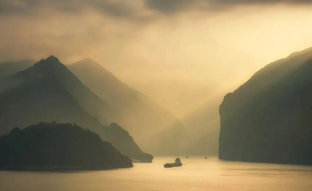 年輕的長江，奔騰的“后浪”