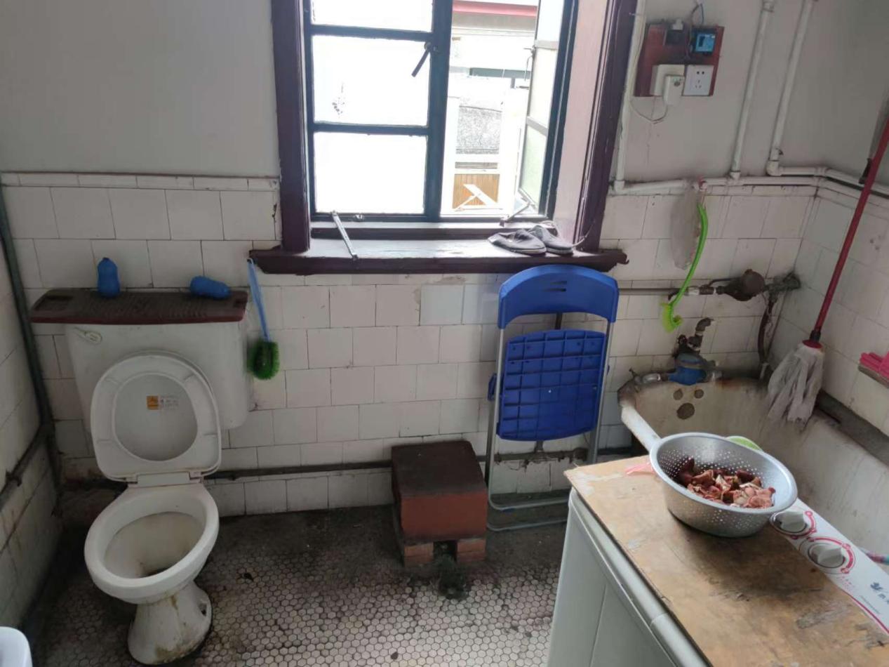 岐山村改造前的合用衛(wèi)生間。受訪者供圖