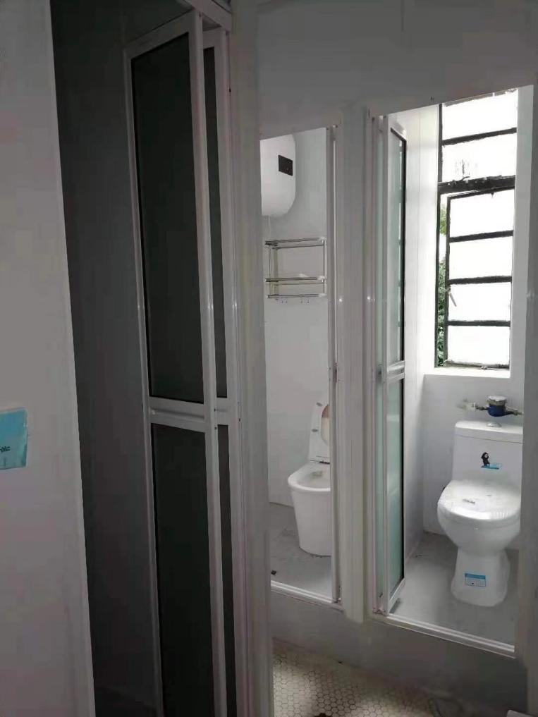 岐山村改造后,各家獨用的衛(wèi)生間。受訪者供圖