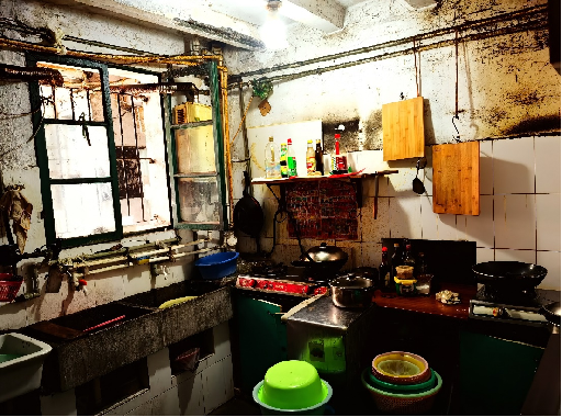 改造前的普育東路101弄合用廚房。受訪者供圖
