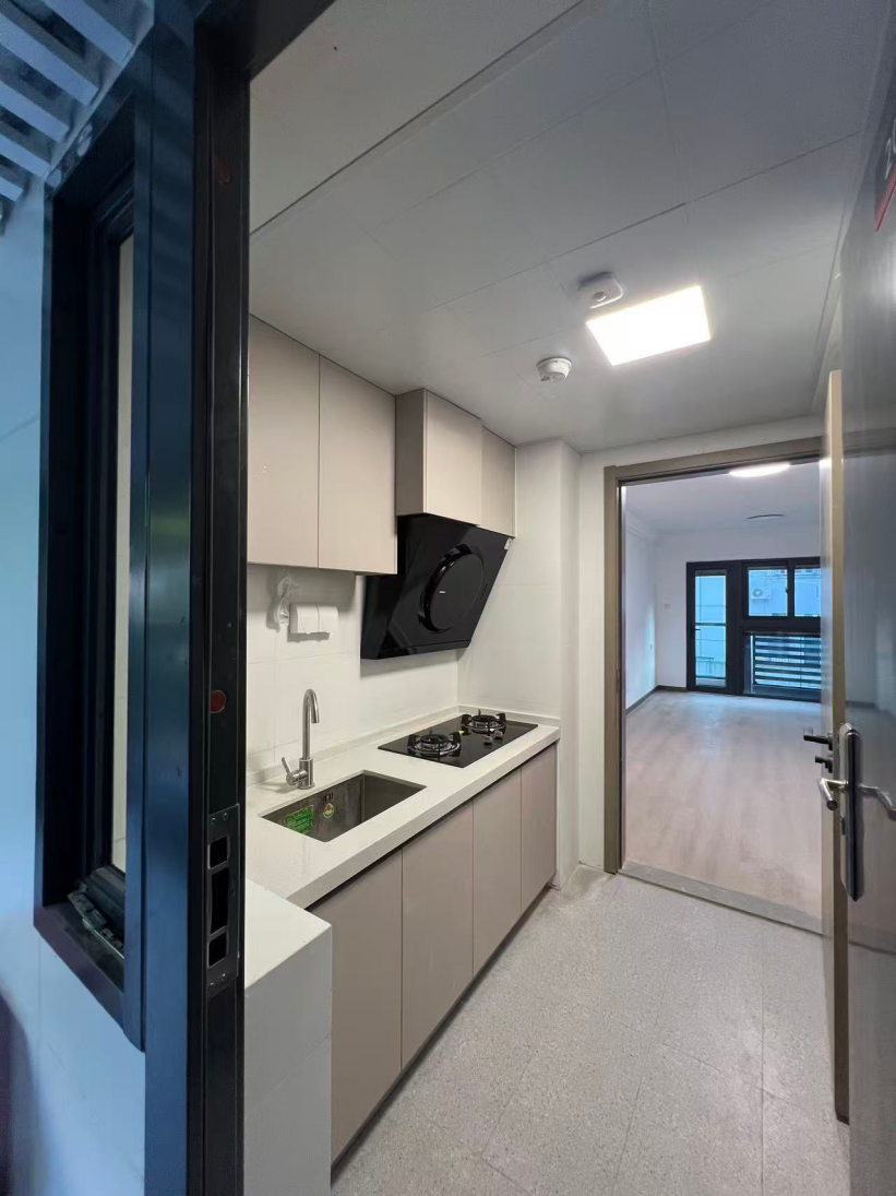 改造后的普育東路101弄獨用廚房。受訪者供圖