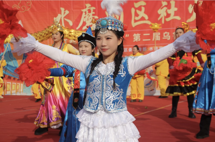 千載非遺舞新韻   各族同心迎春暉——水磨溝區社火展演點燃冬日激情