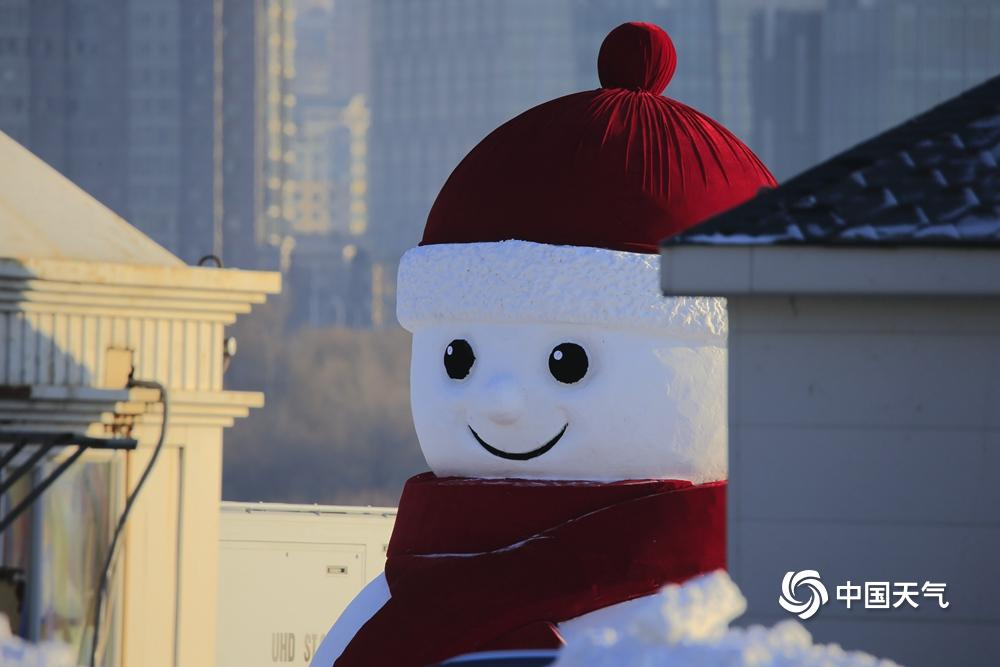 冬天的快樂,少不了一場雪,更少不了圓滾滾的可愛雪人,隨著冰雪旅游季的開啟,那些具有代表性的“雪人天團”已經(jīng)出道,你準備好接受這份可愛攻勢了嗎?一起來感受雪的魅力吧。