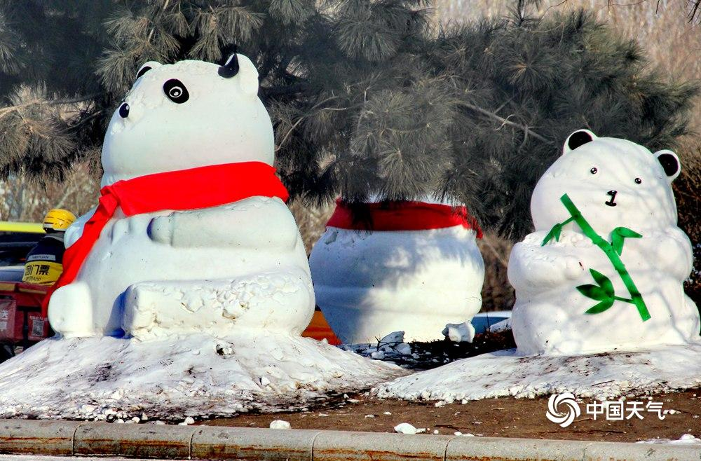 冬天的快樂,少不了一場雪,更少不了圓滾滾的可愛雪人,隨著冰雪旅游季的開啟,那些具有代表性的“雪人天團”已經(jīng)出道,你準備好接受這份可愛攻勢了嗎?一起來感受雪的魅力吧。