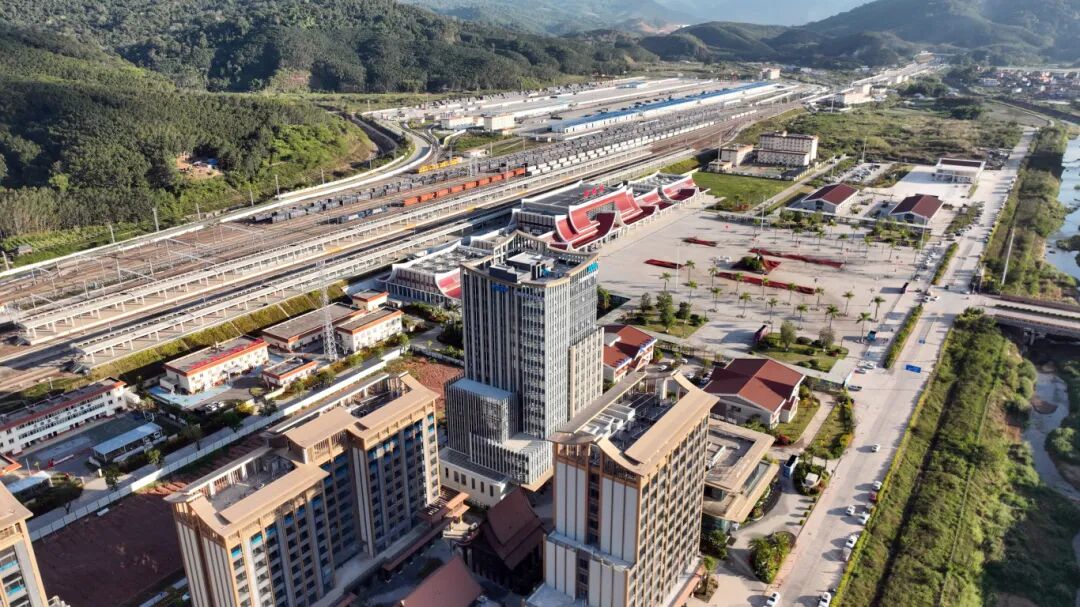 磨憨中鐵廣場(chǎng)-趙 偉 (1).jpg