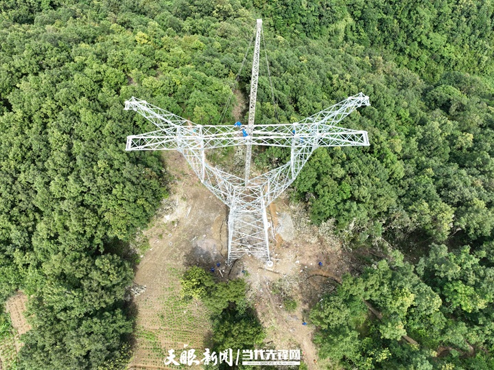 500千伏盤南低熱值電廠接入系統工程塔基組立。付振偉 攝.jpg