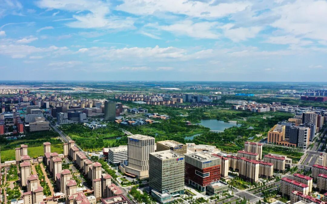 7月6日，無人機航拍雄安新區(qū)容東片區(qū)。河北日報記者 劉光昱 攝.jpg