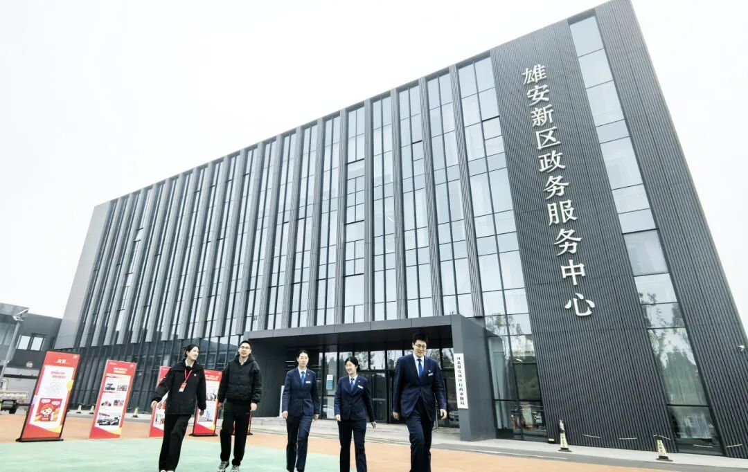 10月31日拍攝的雄安政府服務(wù)中心。 雄安新區(qū)政務(wù)服務(wù)中心，高效便捷的服務(wù)流程，讓前來辦事的企業(yè)人員和居民感受到實實在在的方便。河北日報記者 劉光昱 攝.jpg