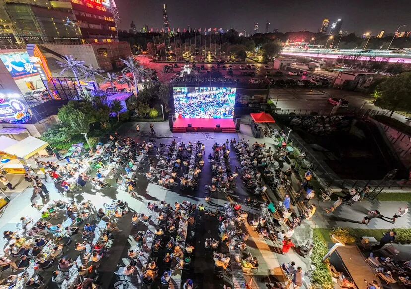 “蘇超”期間，南京國展中心舉辦“Hi啤露營集市”，吸引眾多球迷，拉動了消費。南京國展中心供圖